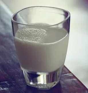 Sklenici mléka